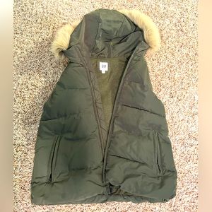 Gap puffer vest